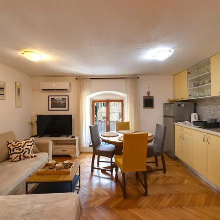 Toni Old Center ספליט